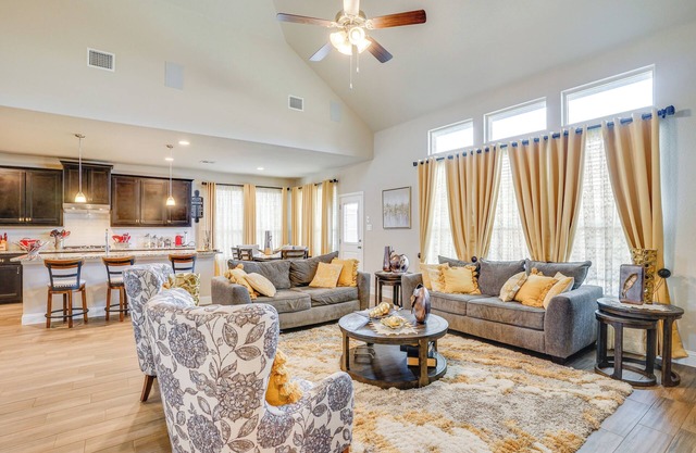20 Mi to AT&T Stadium: Remote-Work Ready Home!
