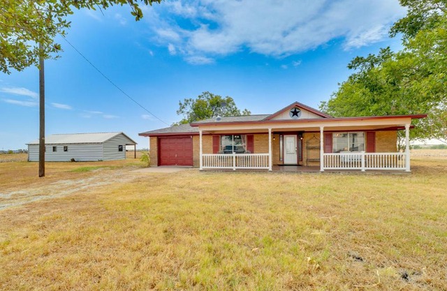 20 Mi to Austin Texas Farmhouse on 10 Acres