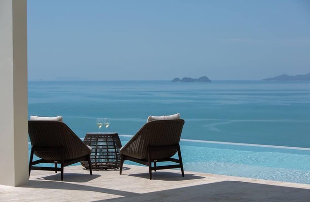 20% OFF - Villa Celadon - Luxe Hillside Villa w/ Panoramic Ocean Views