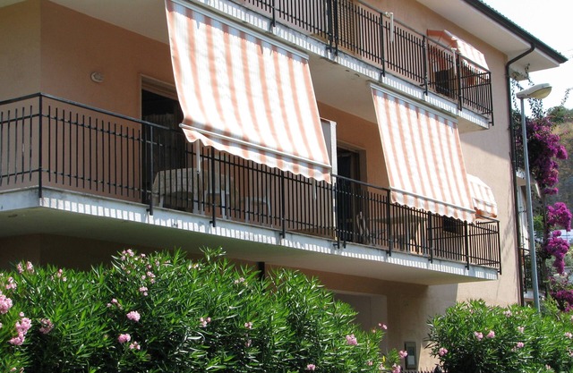200 m from the beach large studio (single room) with 4 beds