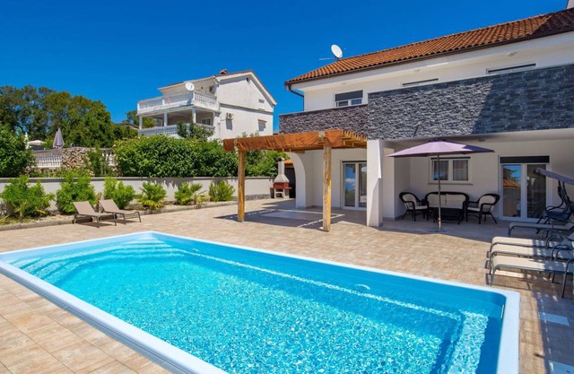 200 m² Accommodation ∙ 4 bedrooms ∙ 10 guests