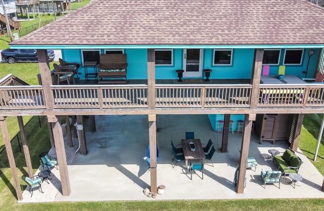 200 yards to the beach/Large deck/Dog Friendly/Private Fishing Pier/Golf Cart