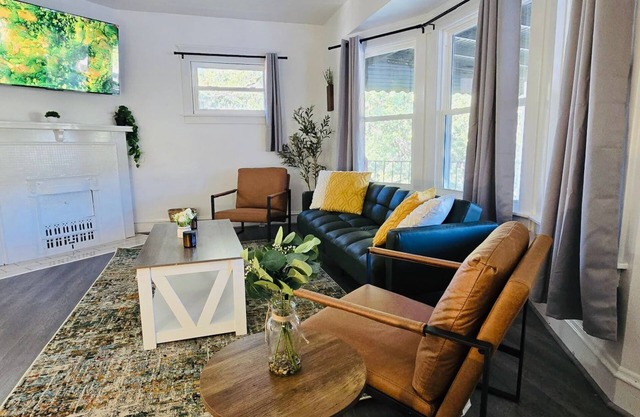 2024 Remodeled UP Unit 3bedroom in West CLE
