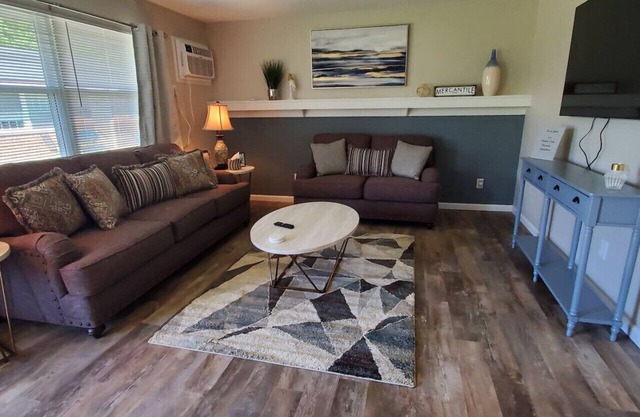 219 Maxwell St - Unit C · A great newly renovated place to stay in Franklin