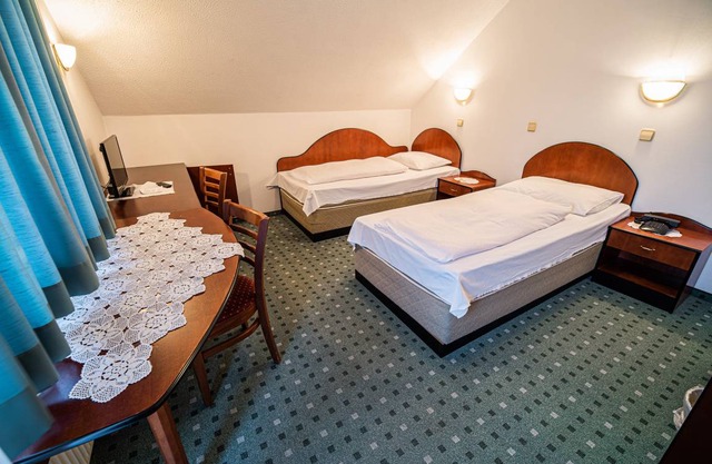 Triposteljna Z Balkonom Leški Dvor 