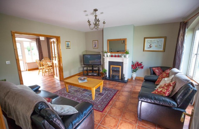 25 Killarney Holiday Village V93Y337