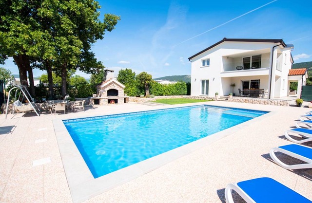 250 m² Accommodation ∙ 5 bedrooms ∙ 12 guests
