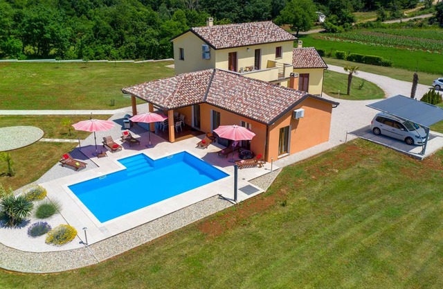 250 m² Accommodation ∙ 3 bedrooms ∙ 6 guests
