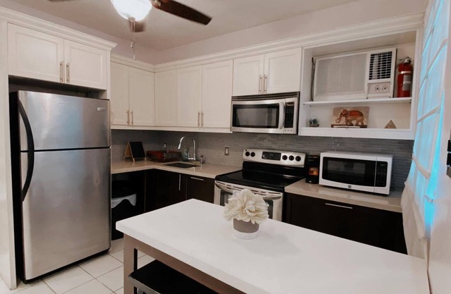 2B/2b Experience a perfect getaway in an amazing modern Mediterranean Apartment