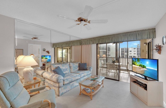 2B/2B Fairview Isles 123 Condo, Walk to Beach, Heated Pool!