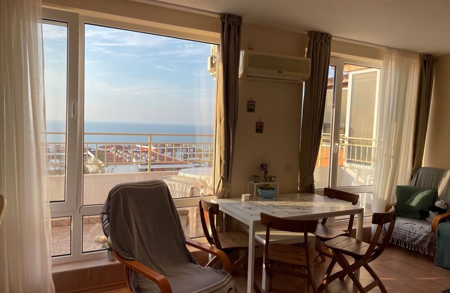 2b/2b Great views Sea/Mountain from all balconies.