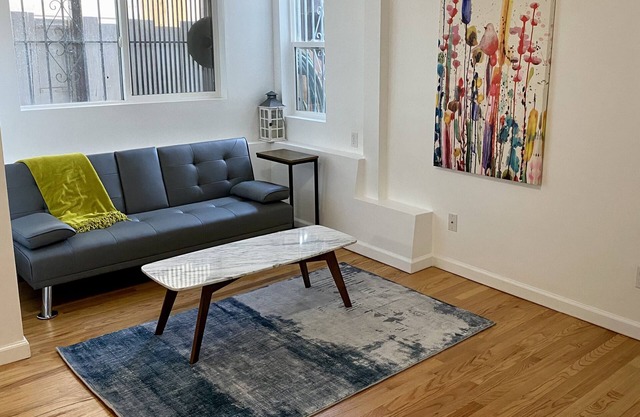 2B1B Private Suite in Sunset Free Street Parking
