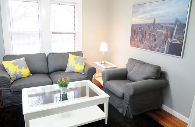 2BD/1BA - The Treehouse - 1930's Hyde Park Home by UT/Downtown