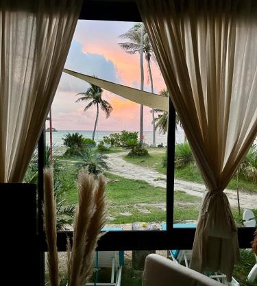 2BD beachfront house in Chaloclum