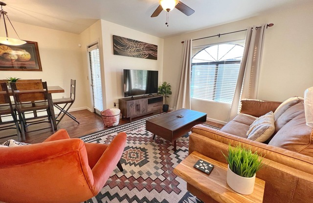 2bd Condo in Gated Community with Heated Pools & Gym