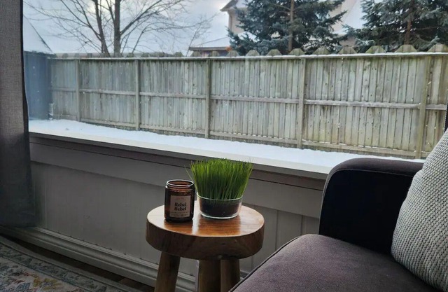 2BR/1BA cozy cottage, brimming with character, steps from beautiful Lake Huron