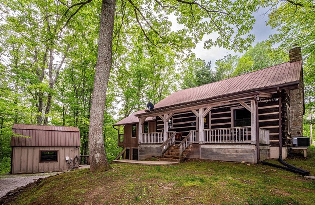 2BR, 2 BA Log Cabin
