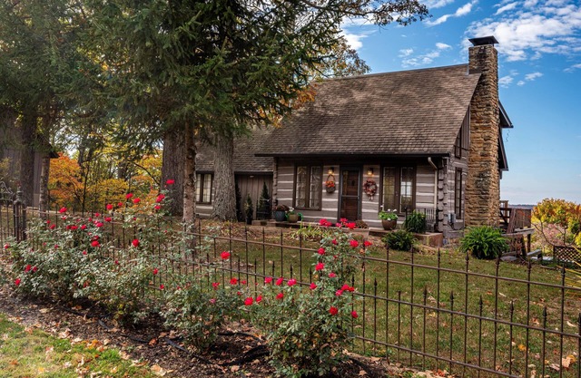 2BR+, 2 BA