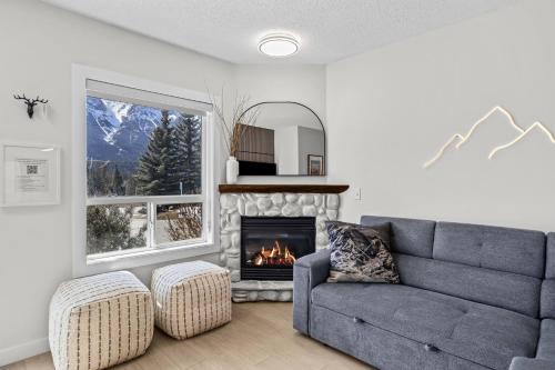 2BR 2BA Harvie Heights Townhouse retreat with views