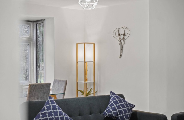 2BR Barnet Gem with Front Garden