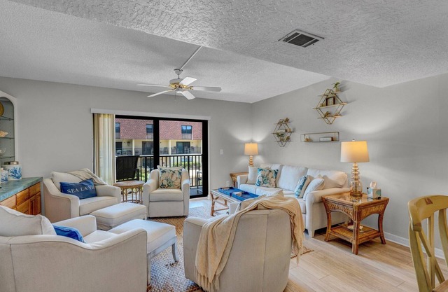 2BR Beachfront Condo W/Pool BBQ Steps To Dining, Shopping Pier & More!