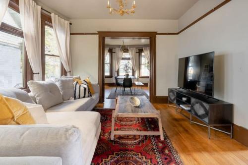 2BR Historic Soul District Remodel