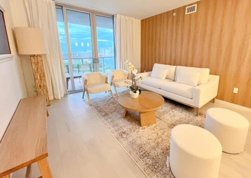 2BR Luxury Ocean Views Apt in Hallandale Beach