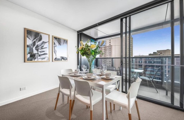 2BR Luxury Skytower -CBD -Pool -Gym -Netflix