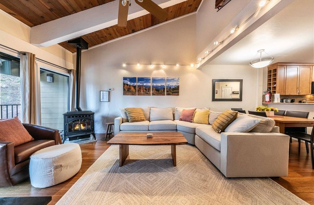 2BR Mins to Alpine Base Area at Palisades!