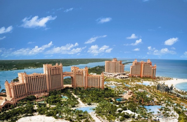 2BR Oceanfront Suite – The Reef Atlantis, Full Kitchen & Balcony Sleeps 9