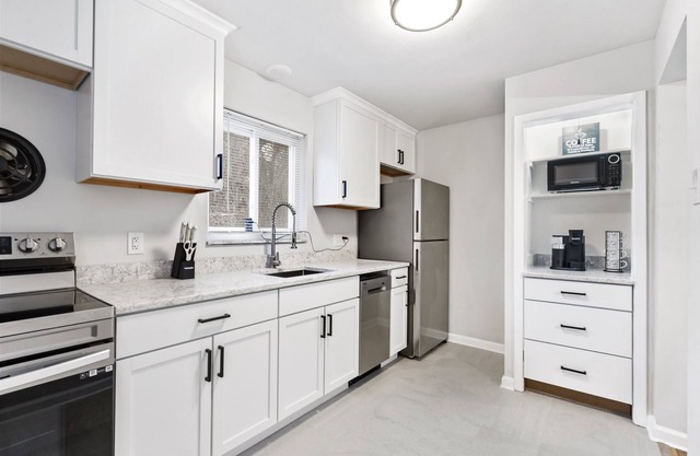 2BR, Ranch Home, near Ross Park Mall, Downtown, North Shore, and Strip District!