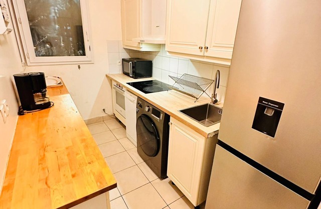 2BR+Salon+Parking La Défense, 10 min walk to metro