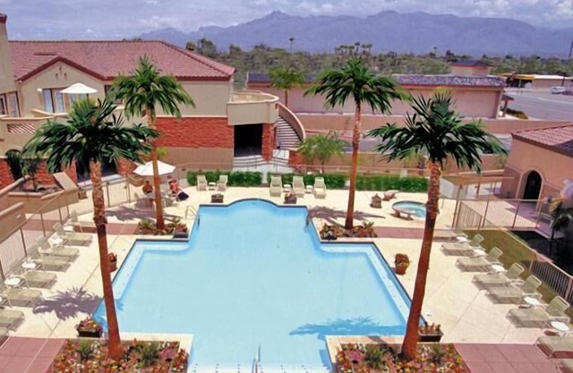 2BR w/WiFi & Resort Pool Near Attractions- Golf, Hike, Explore, Shop & Dine!