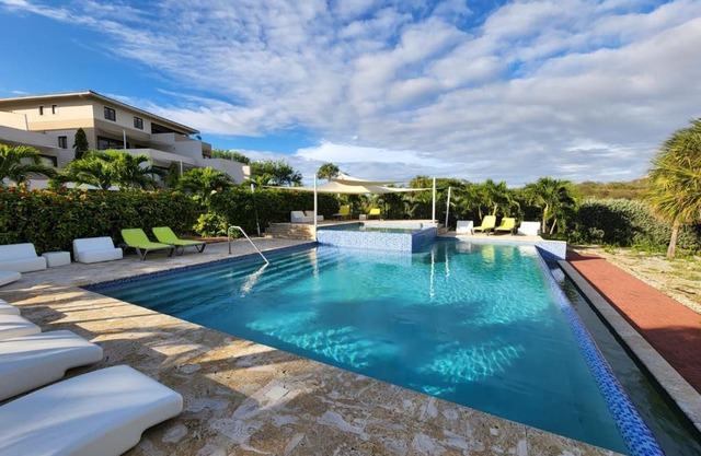 2BrApt#14 at GreenView Blue Bay-Family Friendly & Remote Working
