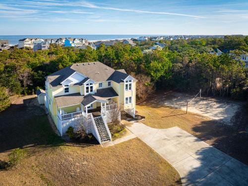 2min Walk to Beach Pool Spa Game Room Big Yard