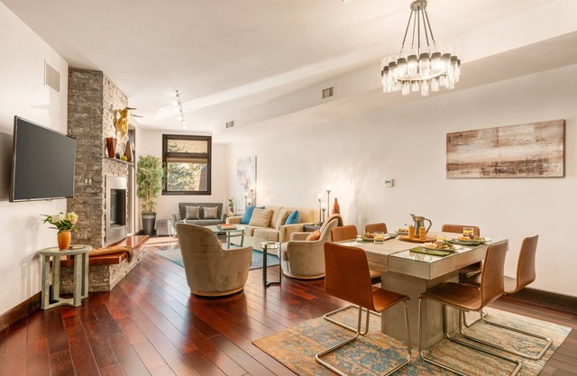2nd-floor downtown condo with balcony, grill, streaming, fireplace, & mtn views