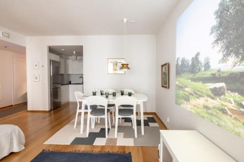 2ndhomes Modern & Cozy 2BR Apartment in City Center