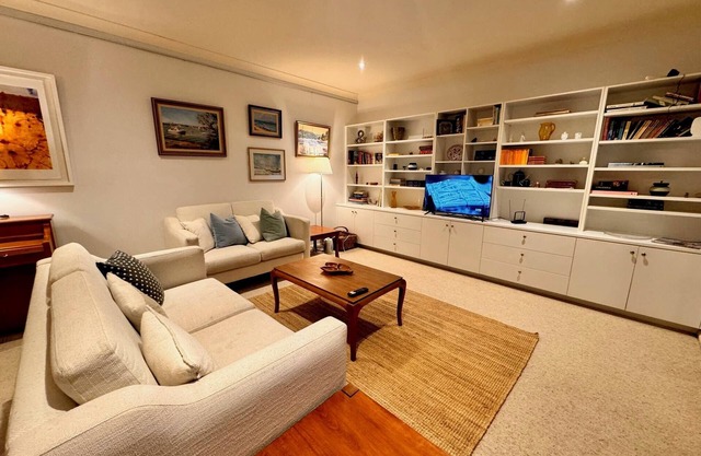 3 Bdrm/2 Bthrm House A walk into Canberra CBD & ANU