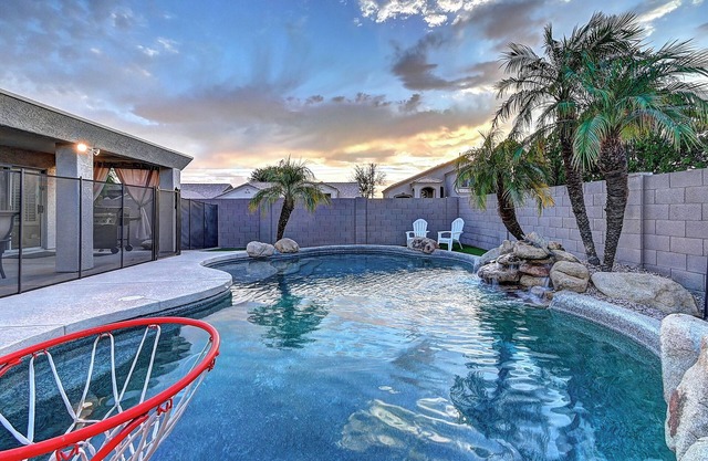 3 bdrm Glendale Home w/Pool