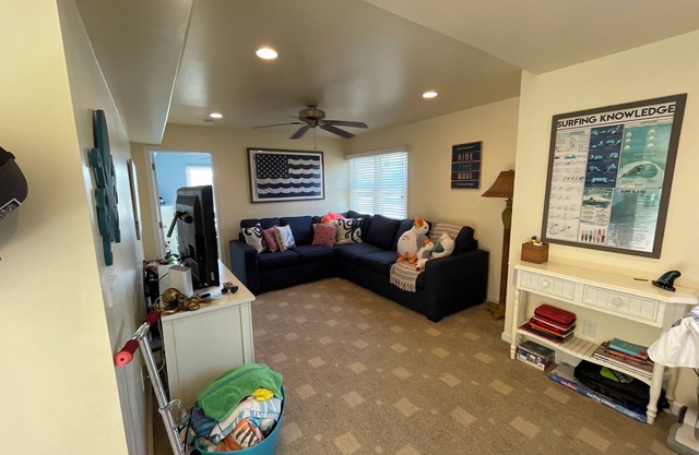 3-bdrm in Ship Bottom. 2 blocks from beach and bars. Surfboards included!