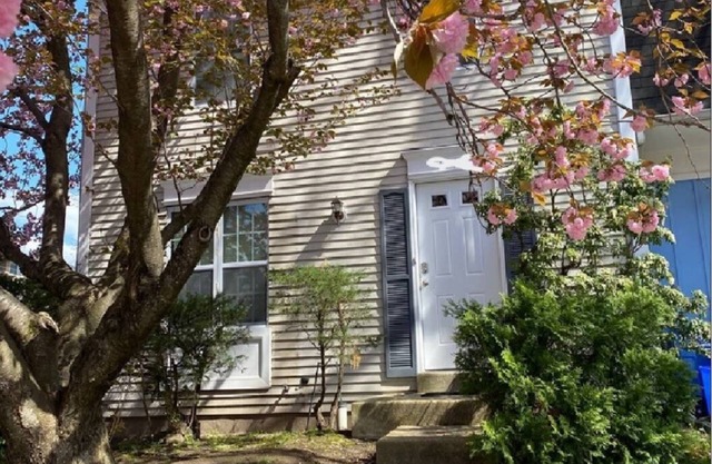 3 bed/2.5 bath in a Beautiful Townhouse