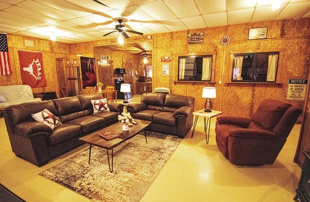 3 bed Cabin by Lake Texoma pet friendly