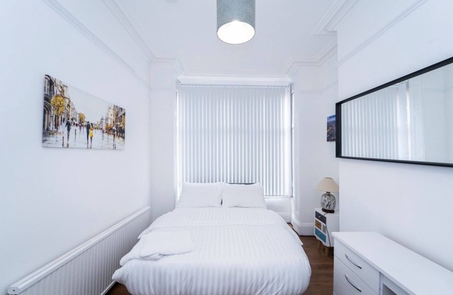 3 Bed House - Sleeps 11 - Pets - Wifi