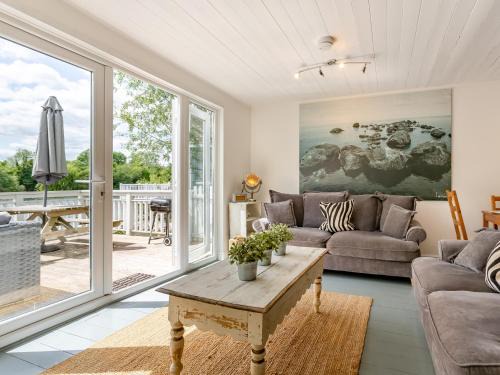 3 Bed in South Cerney HIC06