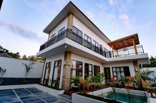 3 Bed Villa in Kuta with Pool & Terrace