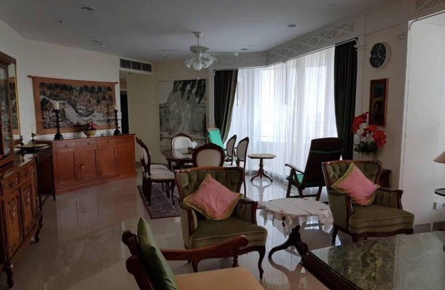 3-bedroom condo in wonderful Krung Thep Maha Nakhon with AC, WiFi