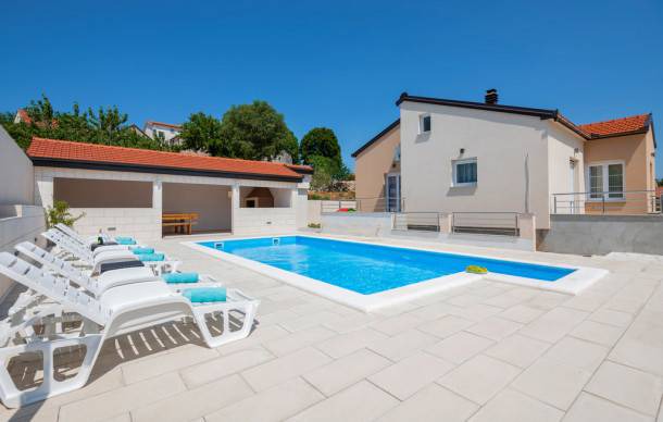 3 bedroom accommodation in Lokvicici
