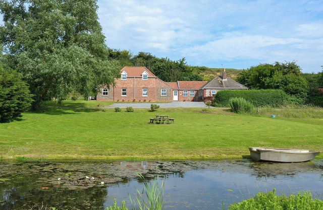 3 bedroom accommodation in West Caister