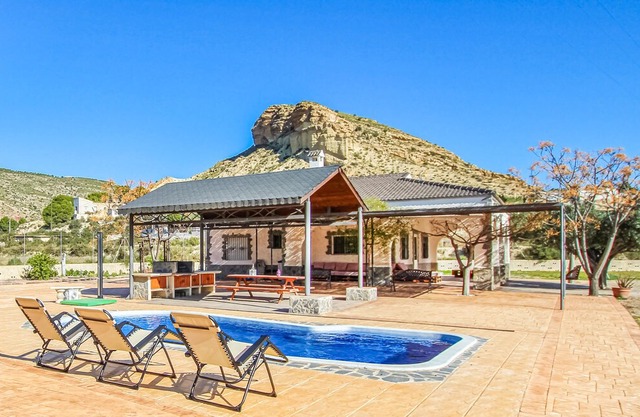 3 bedroom accommodation in Crevillente