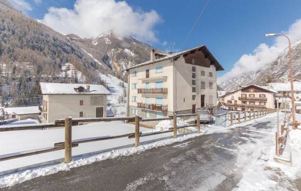 3 bedroom accommodation in Cogne AO